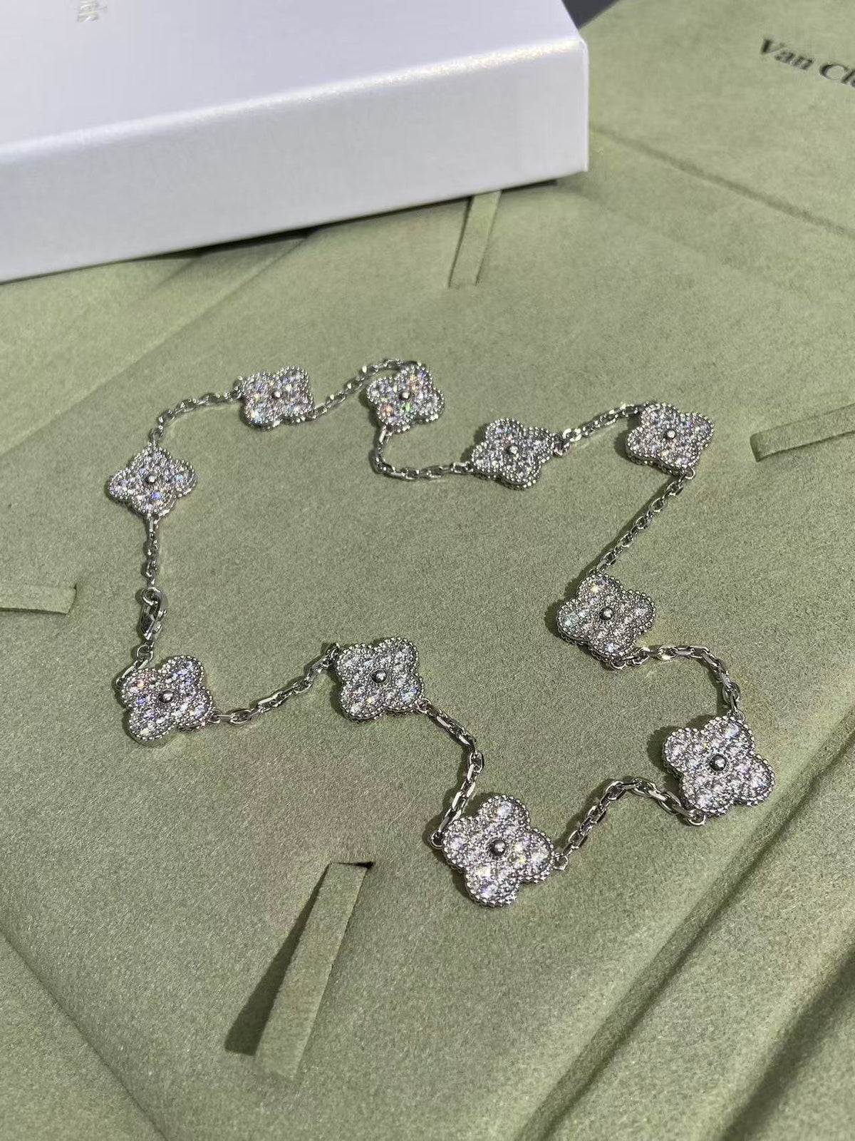 {
  "Resenly Jewelry": "Resenly Jewelry",
  "CLOVER 10 MOTIFS  FULL DIAMOND NECKLACE": "クローバー 10モチーフ フルダイヤモンド ネックレス"
}