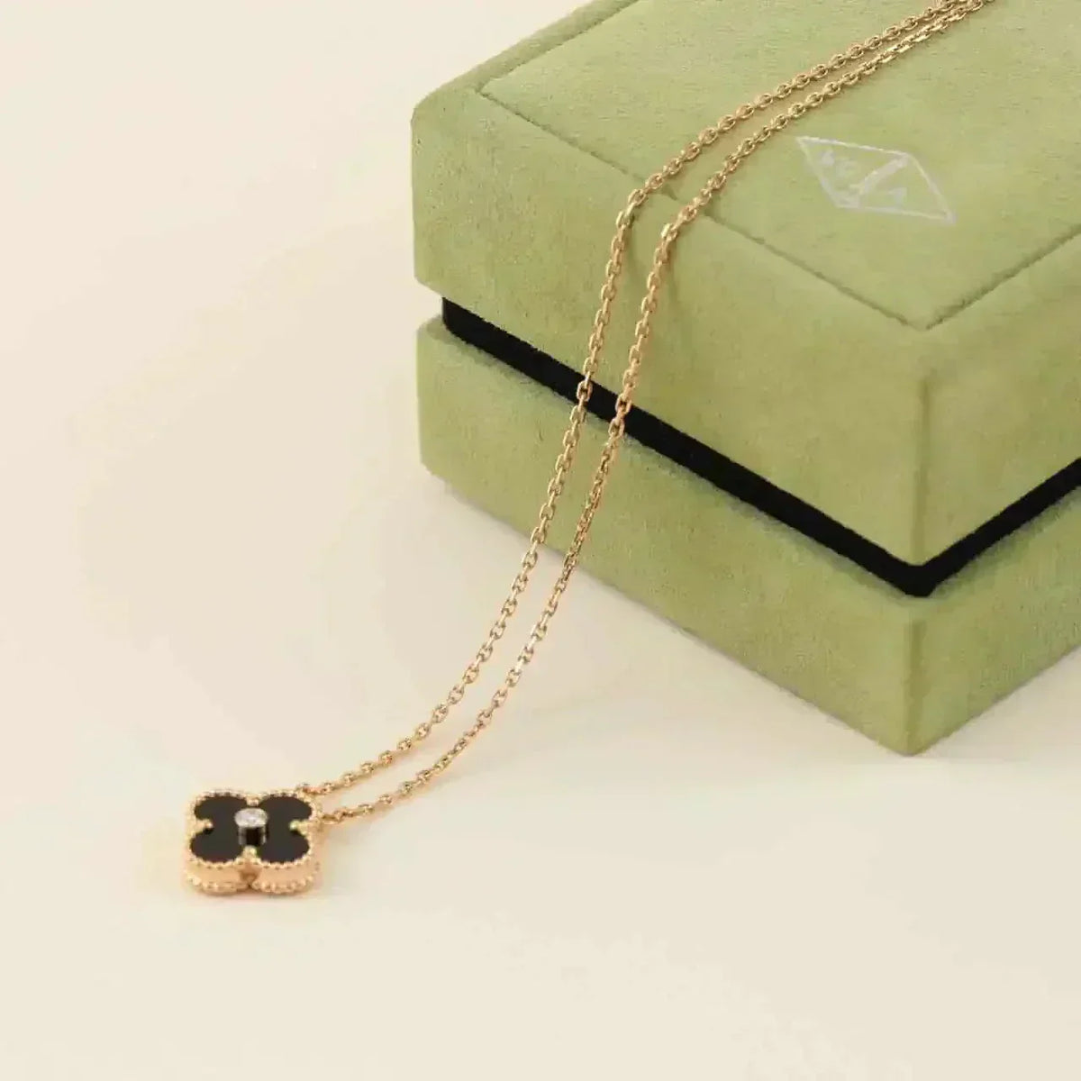 {
"Resenly Jewelry": "Resenly Jewelry",
"CLOVER 15MM DIAMOND ONYX NECKLACE": "クローバー 15mm ダイヤモンド オニキス ネックレス"
}