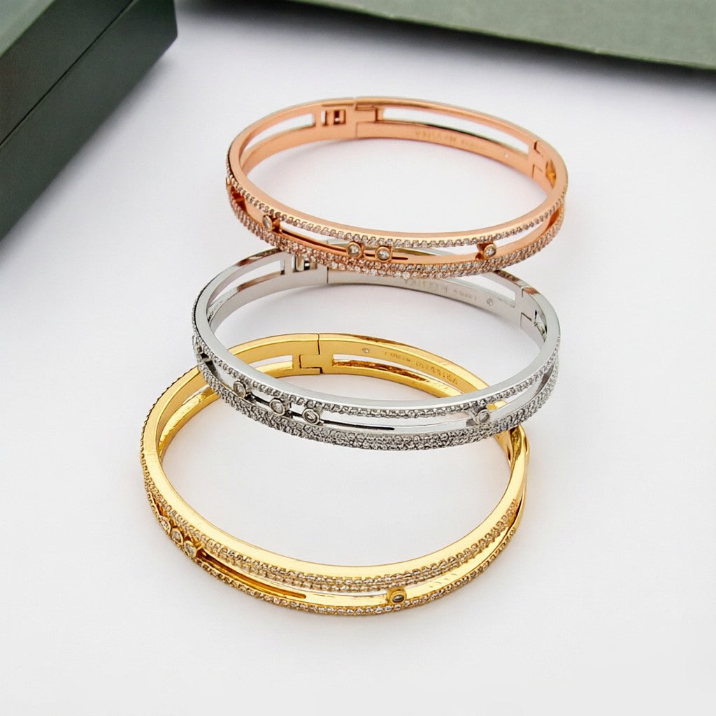 {
  "Resenly Jewelry": "レゼンリー・ジュエリー",
  "Move Romane pavé bangle": "ムーヴ ロマーヌ パヴェ バングル"
}
