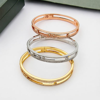 {
  "Resenly Jewelry": "レゼンリー・ジュエリー",
  "Move Romane pavé bangle": "ムーヴ ロマーヌ パヴェ バングル"
}