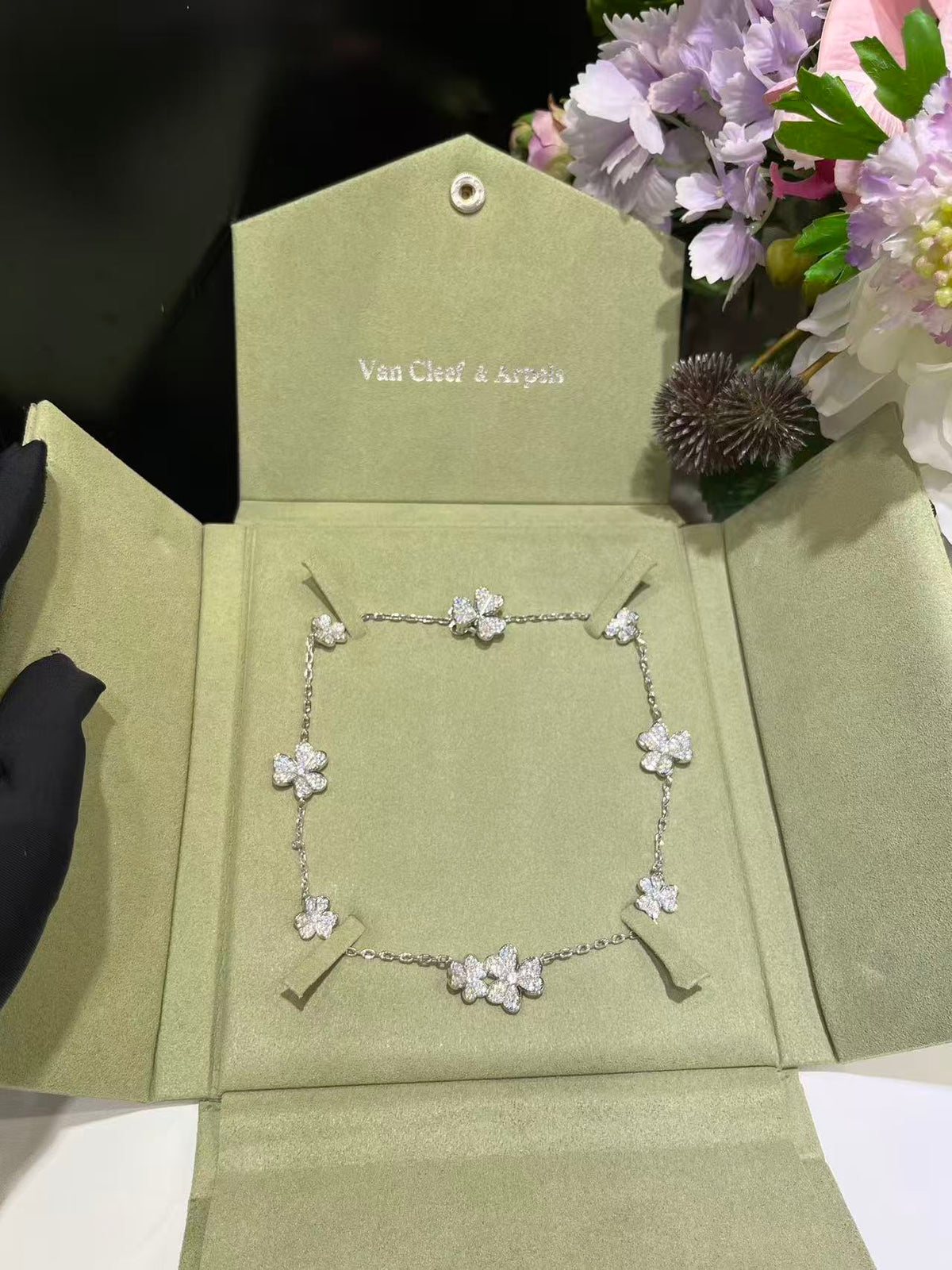 {
  "Resenly Jewelry": "Resenly Jewelry",
  "CLOVER 10 MOTIFS  FULL DIAMOND NECKLACE": "クローバー 10モチーフ フルダイヤモンド ネックレス"
}