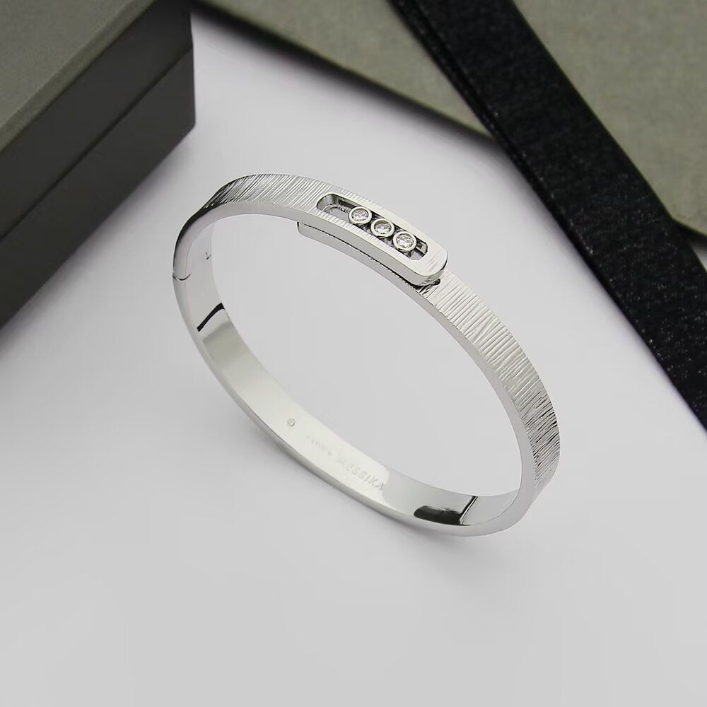 {
  "Resenly Jewelry": "レセンリー・ジュエリー",
  "Move Noa Ciselé bangle": "ムーヴ ノア シズレ バングル"
}