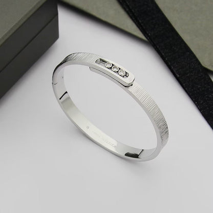 {
  "Resenly Jewelry": "レセンリー・ジュエリー",
  "Move Noa Ciselé bangle": "ムーヴ ノア シズレ バングル"
}