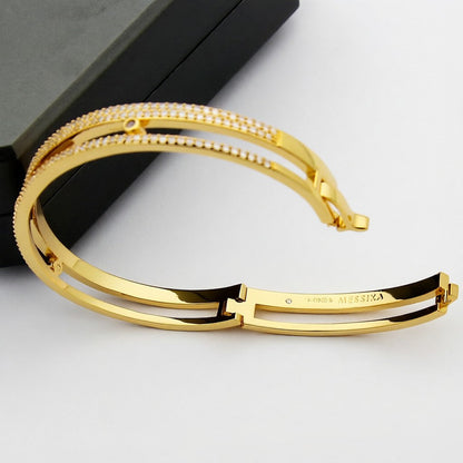 {
  "Resenly Jewelry": "レゼンリー・ジュエリー",
  "Move Romane pavé bangle": "ムーヴ ロマーヌ パヴェ バングル"
}