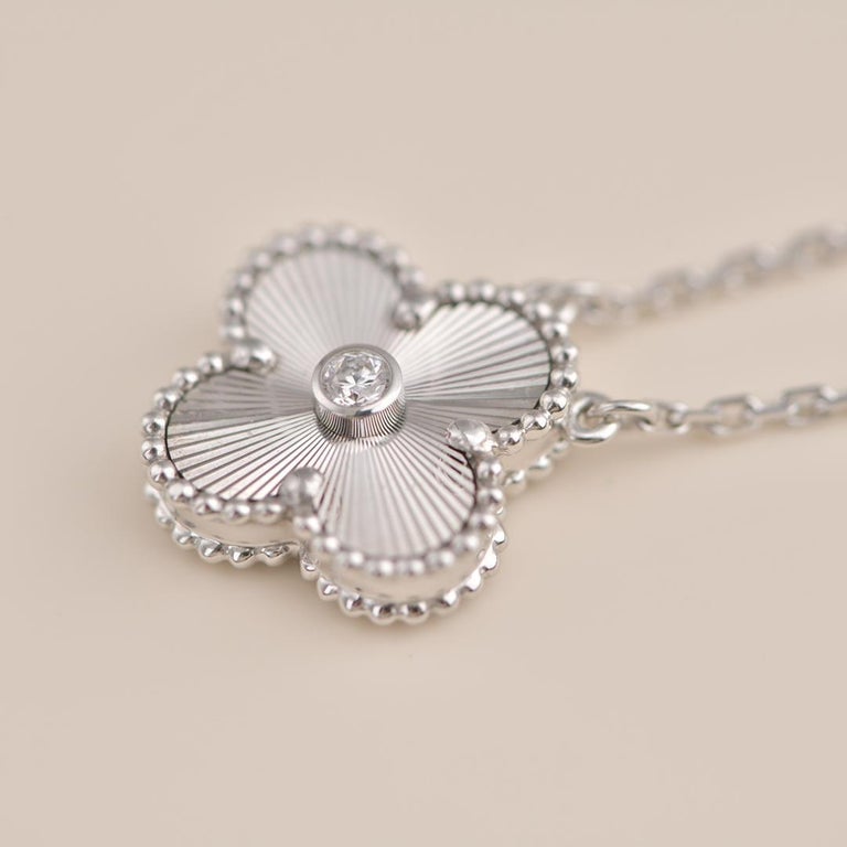 [Resenly Jewelry]CLOVER 15MM ダイヤモンドレーザーネックレス シルバー