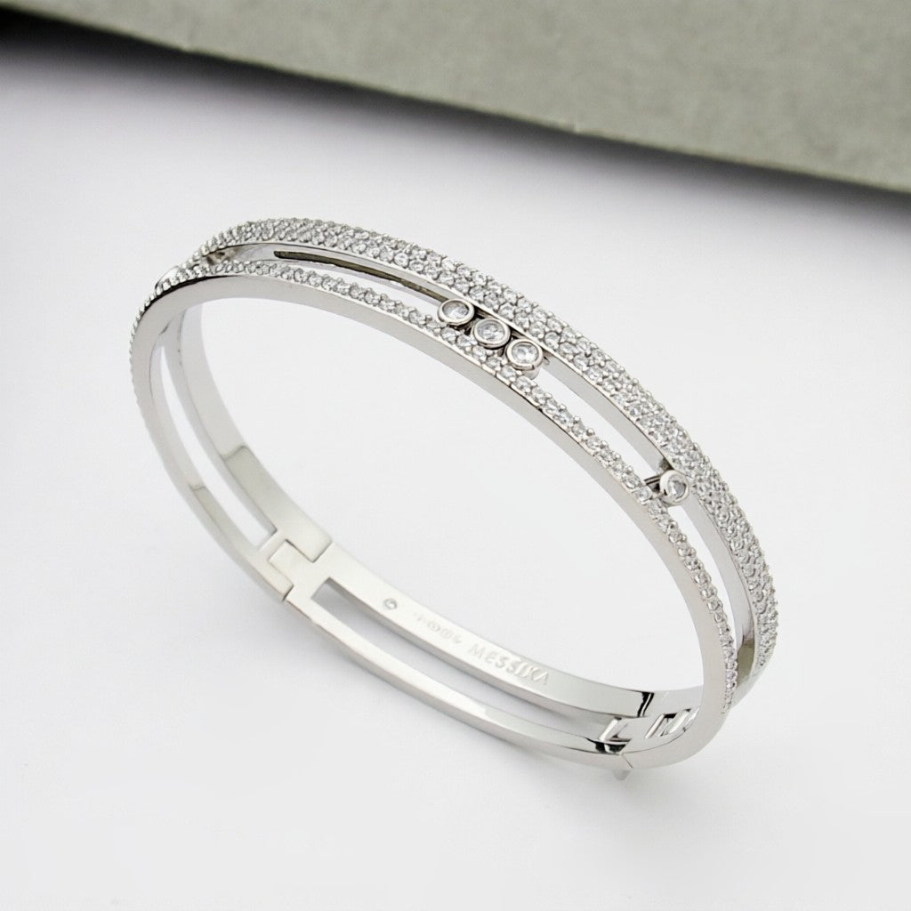 {
  "Resenly Jewelry": "レゼンリー・ジュエリー",
  "Move Romane pavé bangle": "ムーヴ ロマーヌ パヴェ バングル"
}