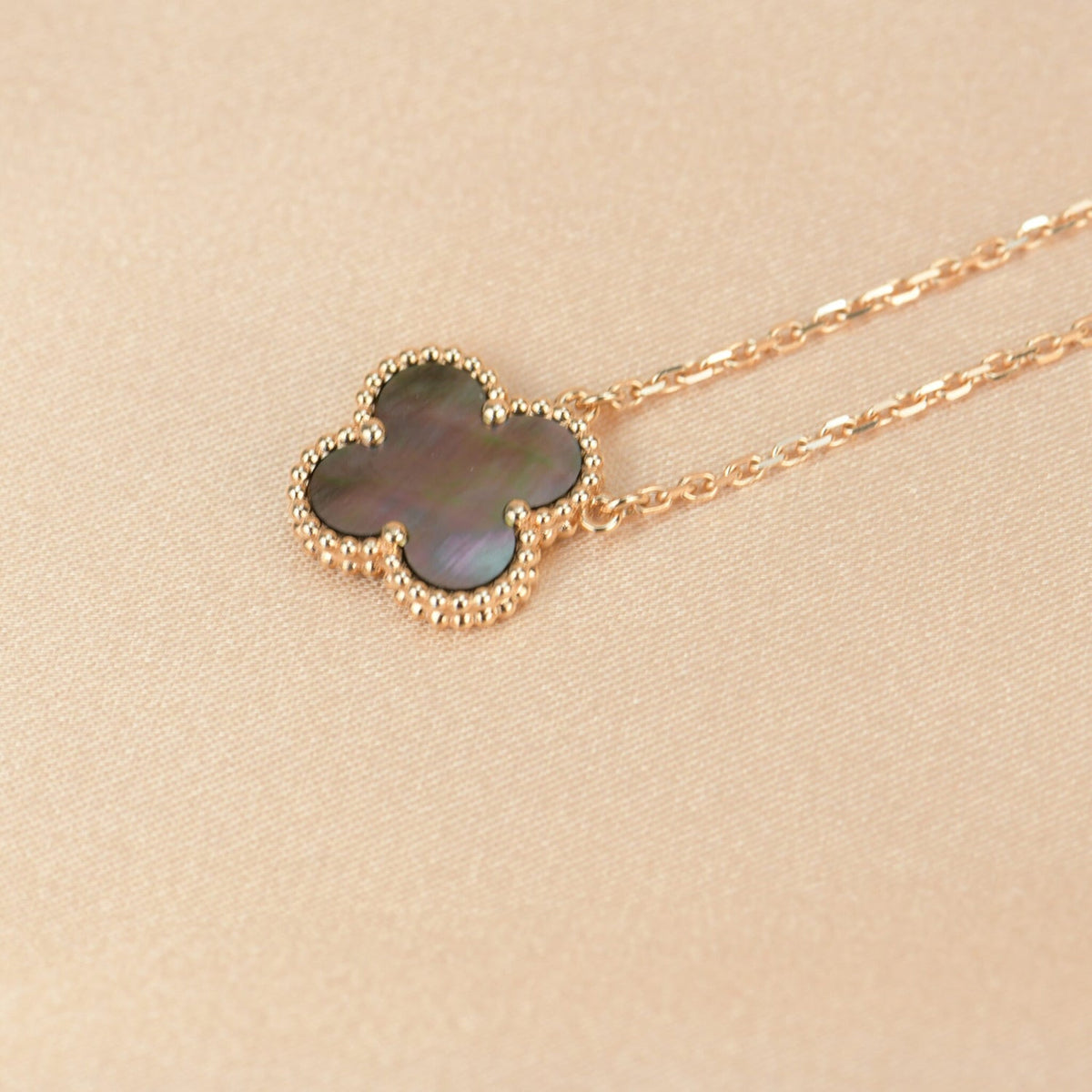 [Resenly Jewelry]CLOVER 15MM グレーマザーオブパールネックレス