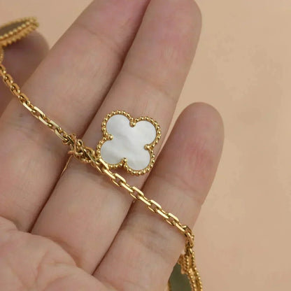 {
  "Resenly Jewelry": "レゼンリー・ジュエリー",
  "LUCKY SPRING 5 MOTIF GOLD BRACELET": "ラッキースプリング 5モチーフ ゴールドブレスレット"
}
