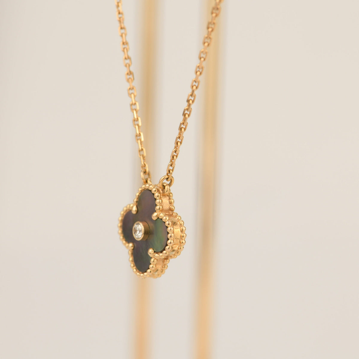 [Resenly Jewelry] クローバー 15mm ダイヤモンド＆グレーマザーオブパール ネックレス