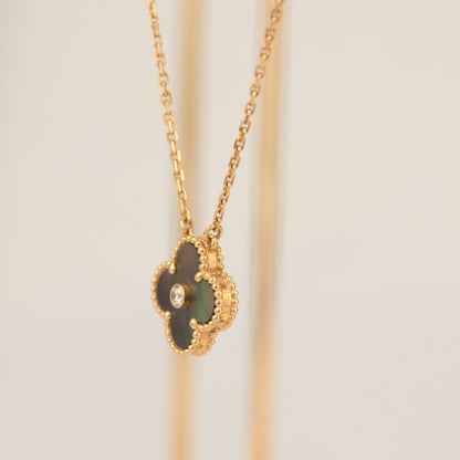 [Resenly Jewelry] クローバー 15mm ダイヤモンド＆グレーマザーオブパール ネックレス