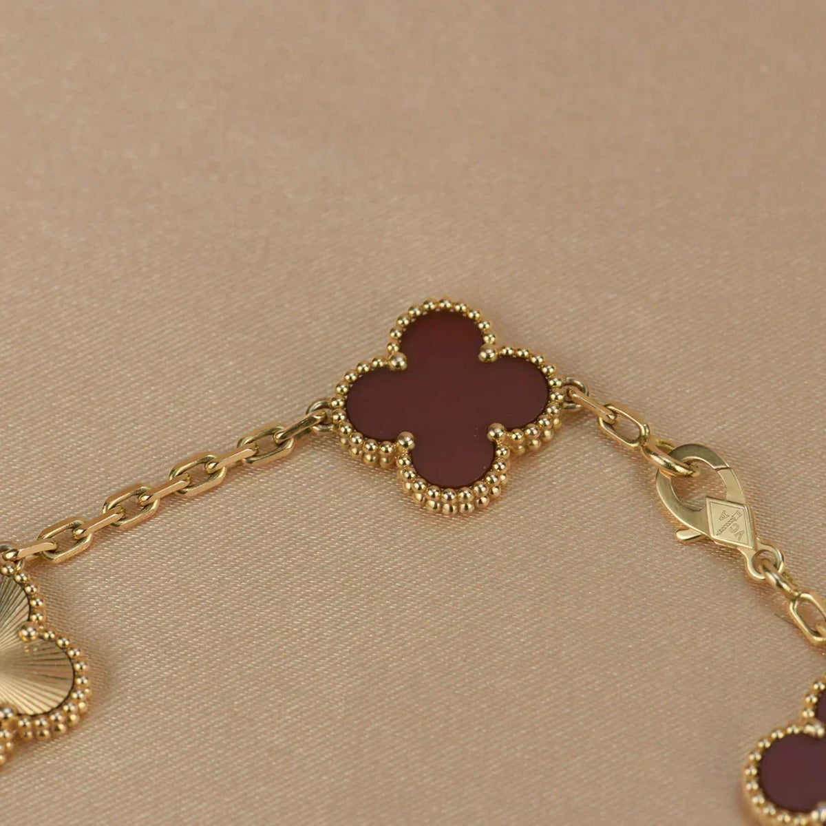 [Resenly Jewelry] CLOVER 5 MOTIF RED CORNELIAN BRACELET COLLECTION