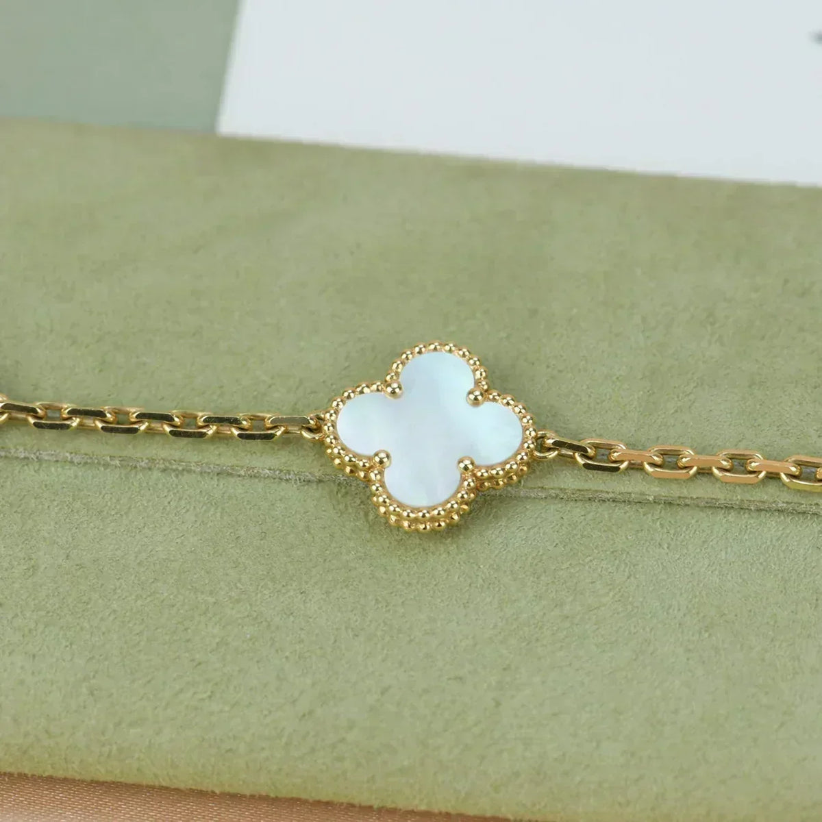 [Resenly Jewelry]CLOVER WHITE PEARL MOP 5 MOTIF BRACELET COLLECTION