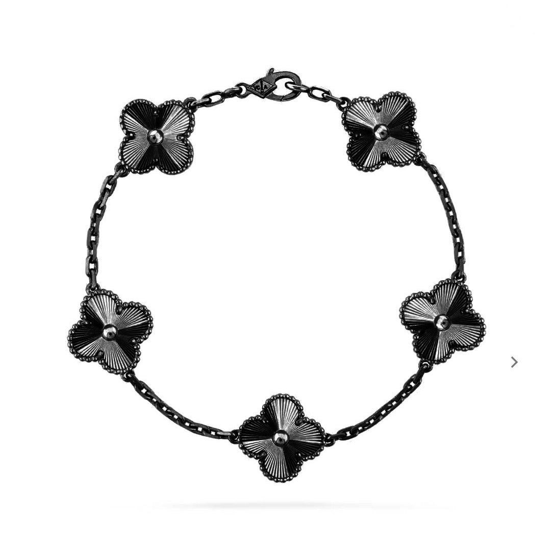 {"[Resenly Jewelry]CLOVER 5 MOTIF BLACK BRACELET": "[Resenly Jewelry] クローバー 5モチーフ ブラックブレスレット"}