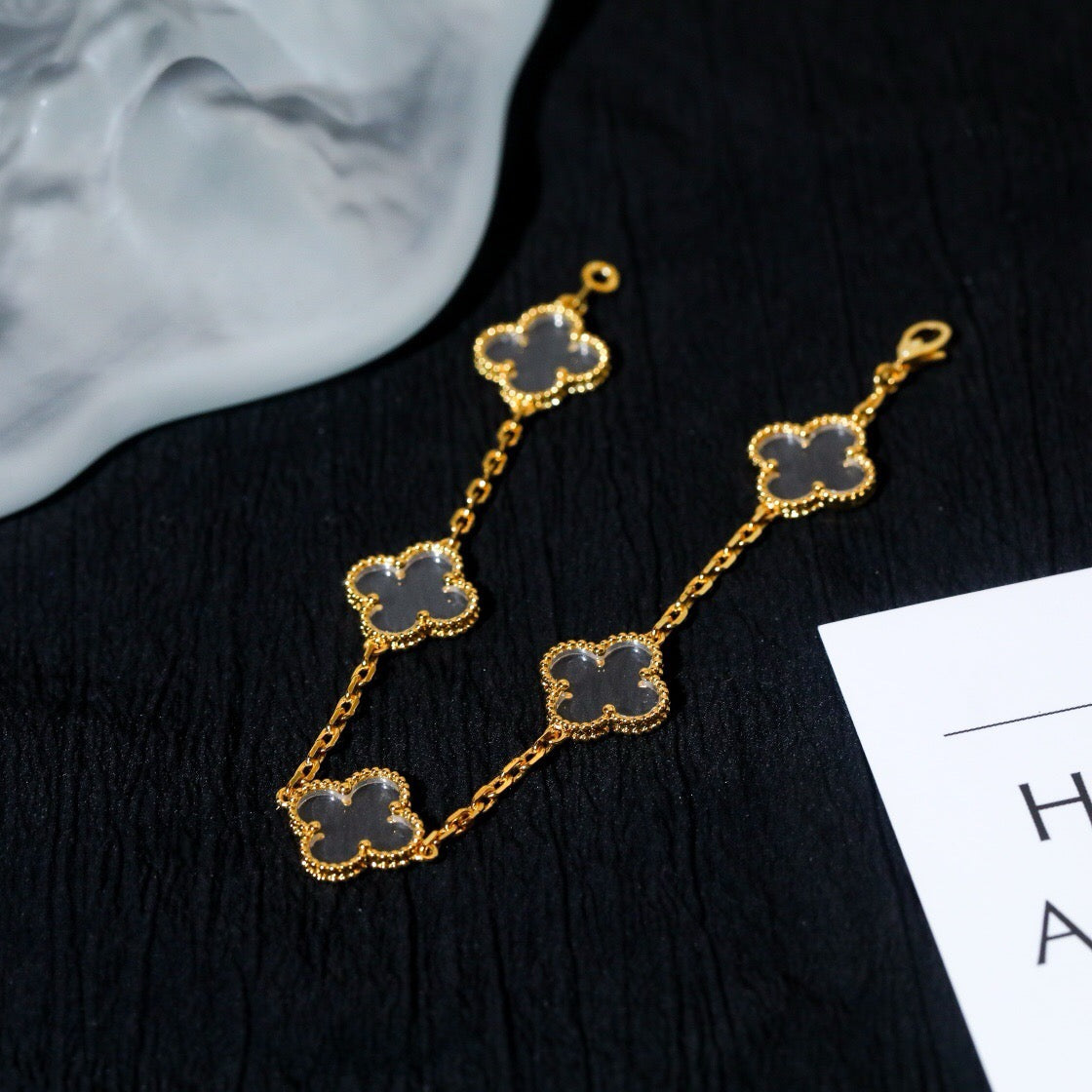 {
"Resenly Jewelry": "リゼンリー・ジュエリー",
"CLOVER 5 MOTIF ROCK CRYSTAL BRACELET": "クローバー 5モチーフ ロッククリスタル ブレスレット"
}