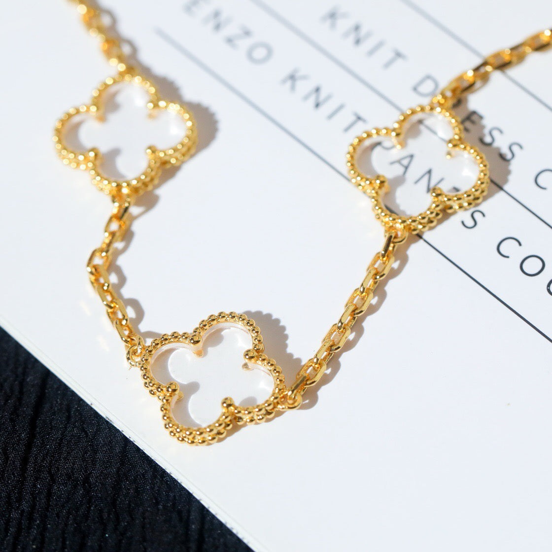 {
"Resenly Jewelry": "リゼンリー・ジュエリー",
"CLOVER 5 MOTIF ROCK CRYSTAL BRACELET": "クローバー 5モチーフ ロッククリスタル ブレスレット"
}