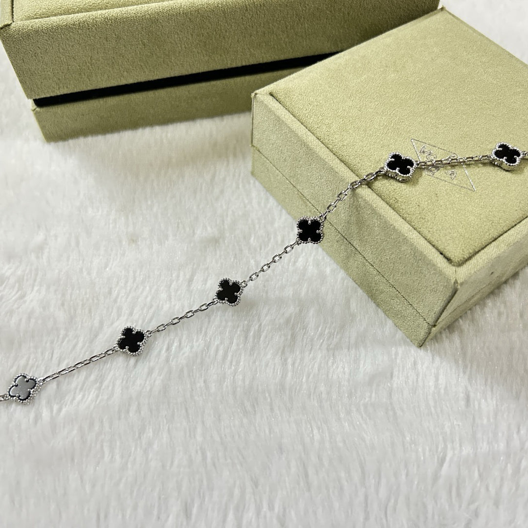 {"[Resenly Jewelry]CLOVER 6 MOTIF  ONYXS BRACELET": "[Resenly Jewelry] クローバー 6モチーフ オニキス ブレスレット"}