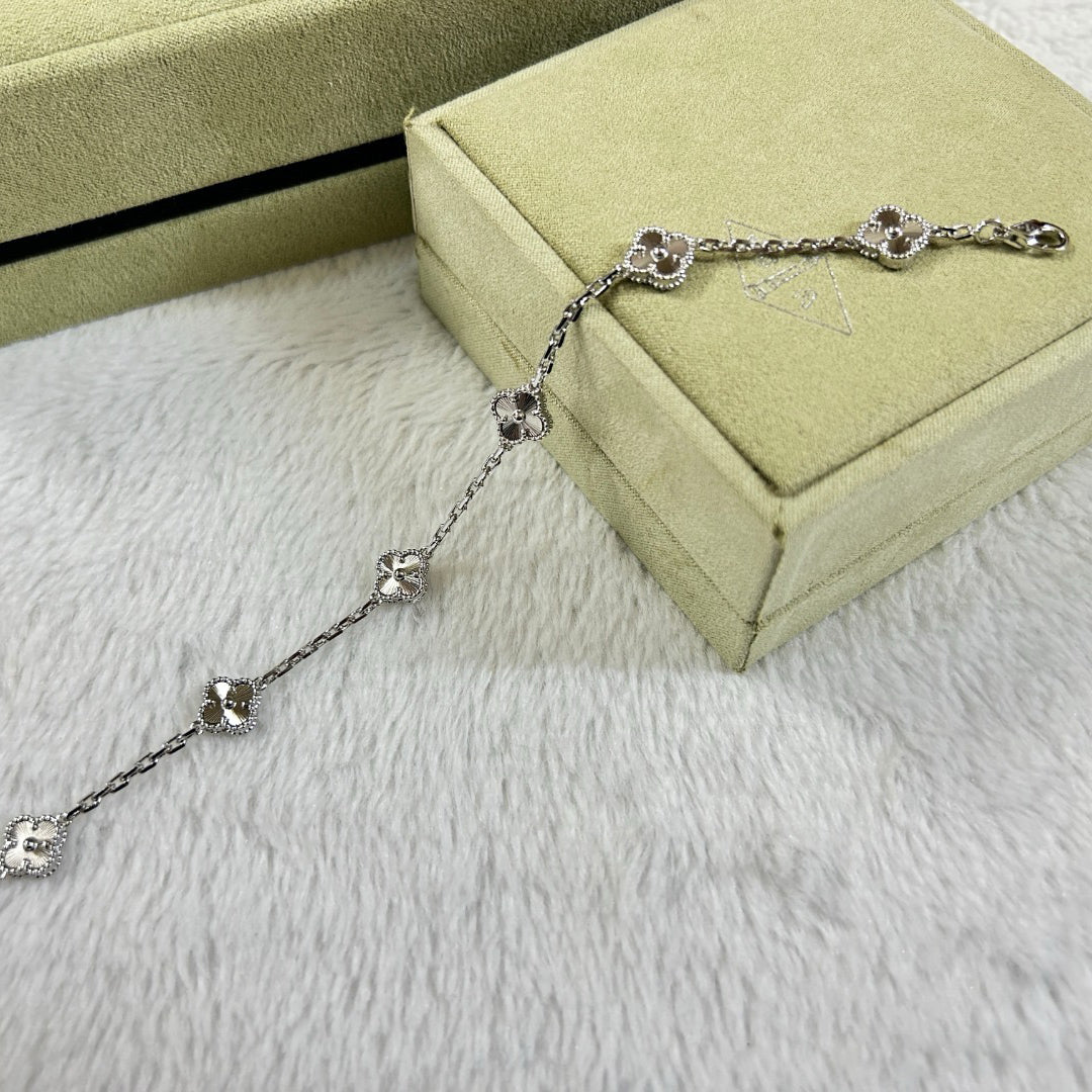 [Resenly Jewelry]クローバー 6モチーフ ダイヤモンドブレスレット