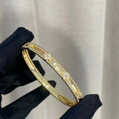 {
  "Resenly Jewelry": "Resenly Jewelry",
  "CLOVER BRACELET 4MM DIAMONDS": "クローバーブレスレット 4MMダイヤモンド"
}