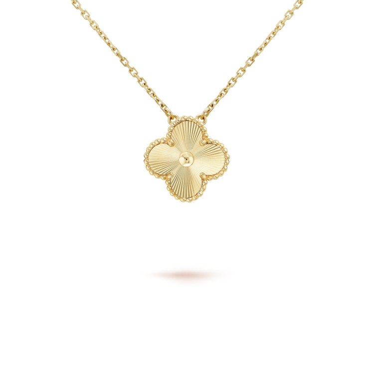 {
  "Resenly Jewelry": "Resenly Jewelry",
  "CLOVER 15MM LASER NECKLACE": "クローバー 15mm レーザーネックレス"
}