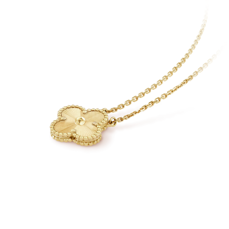 {
  "Resenly Jewelry": "Resenly Jewelry",
  "CLOVER 15MM LASER NECKLACE": "クローバー 15mm レーザーネックレス"
}