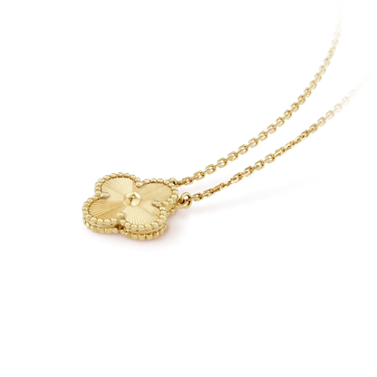 {
  "Resenly Jewelry": "Resenly Jewelry",
  "CLOVER 15MM LASER NECKLACE": "クローバー 15mm レーザーネックレス"
}