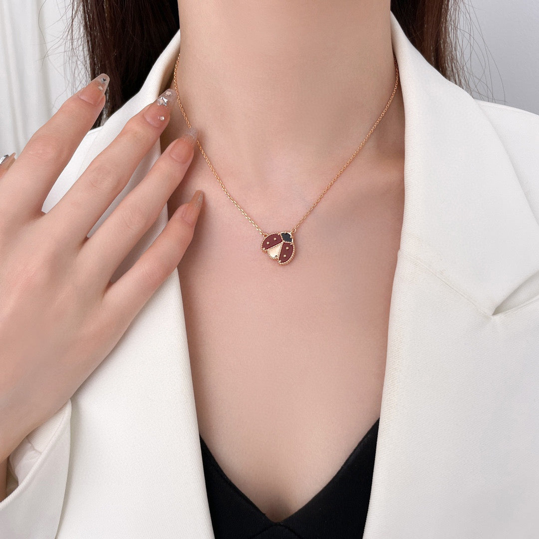 {
  "[Resenly Jewelry]LUCKY  CARNELIANS LADYBUG NECKLACE": "【Resenly Jewelry】ラッキー カーネリアン てんとう虫ネックレス"
}