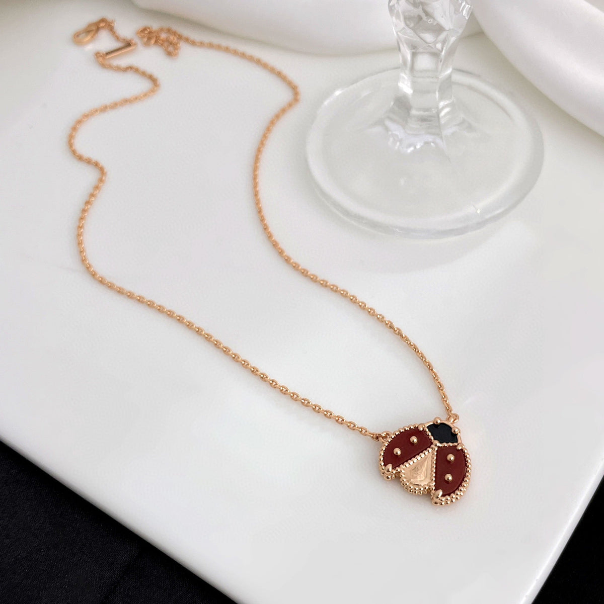 {
  "[Resenly Jewelry]LUCKY  CARNELIANS LADYBUG NECKLACE": "【Resenly Jewelry】ラッキー カーネリアン てんとう虫ネックレス"
}