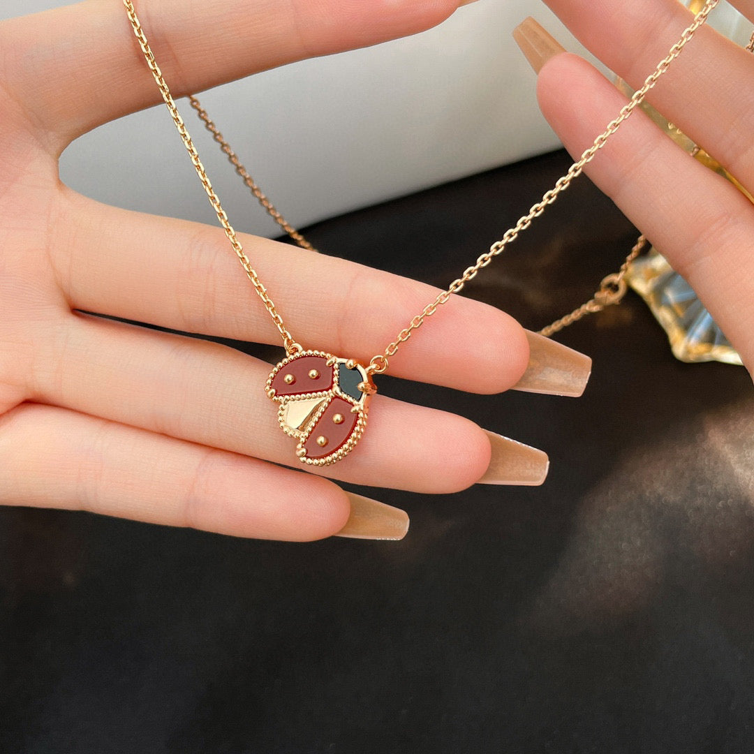 {
  "[Resenly Jewelry]LUCKY  CARNELIANS LADYBUG NECKLACE": "【Resenly Jewelry】ラッキー カーネリアン てんとう虫ネックレス"
}