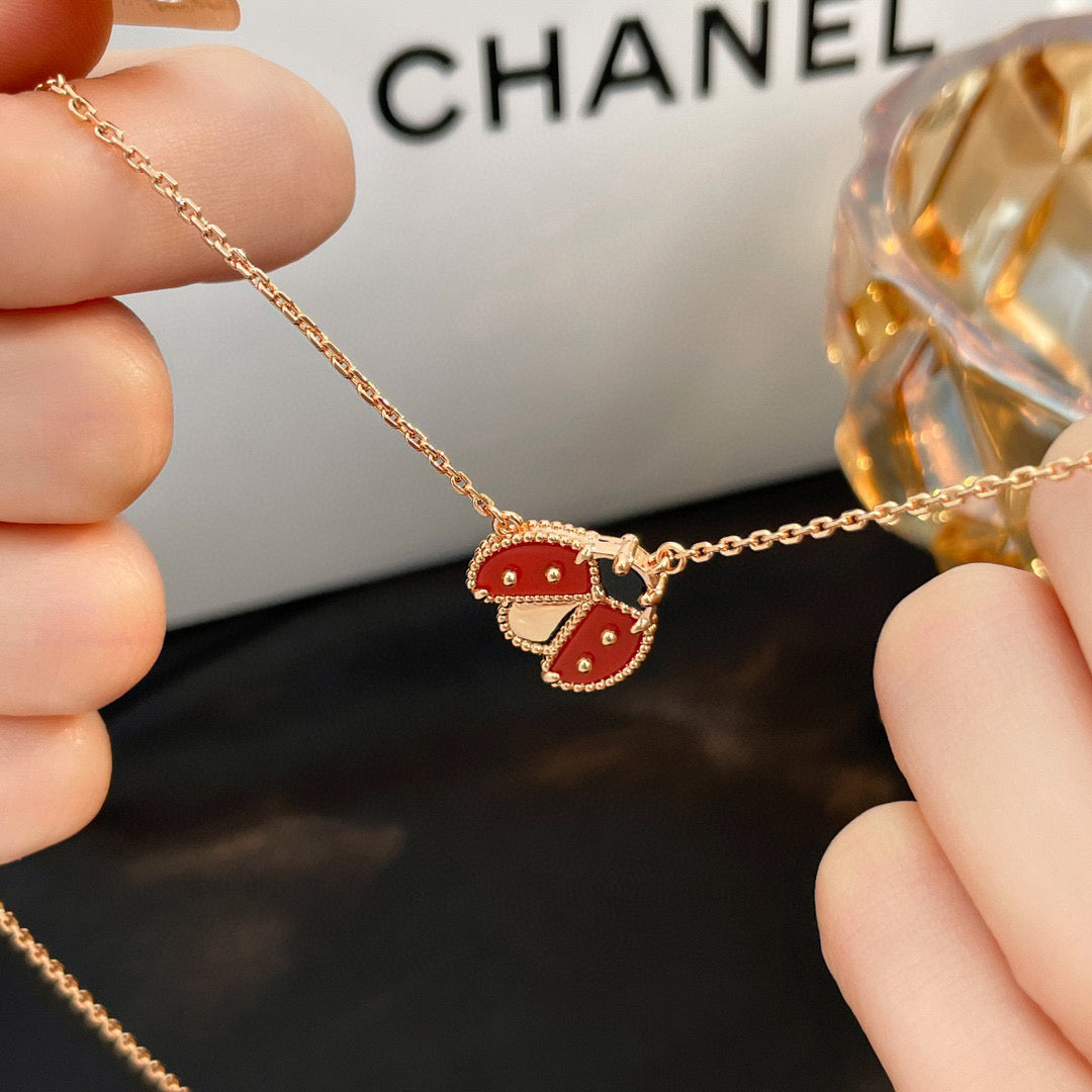 {
  "[Resenly Jewelry]LUCKY  CARNELIANS LADYBUG NECKLACE": "【Resenly Jewelry】ラッキー カーネリアン てんとう虫ネックレス"
}