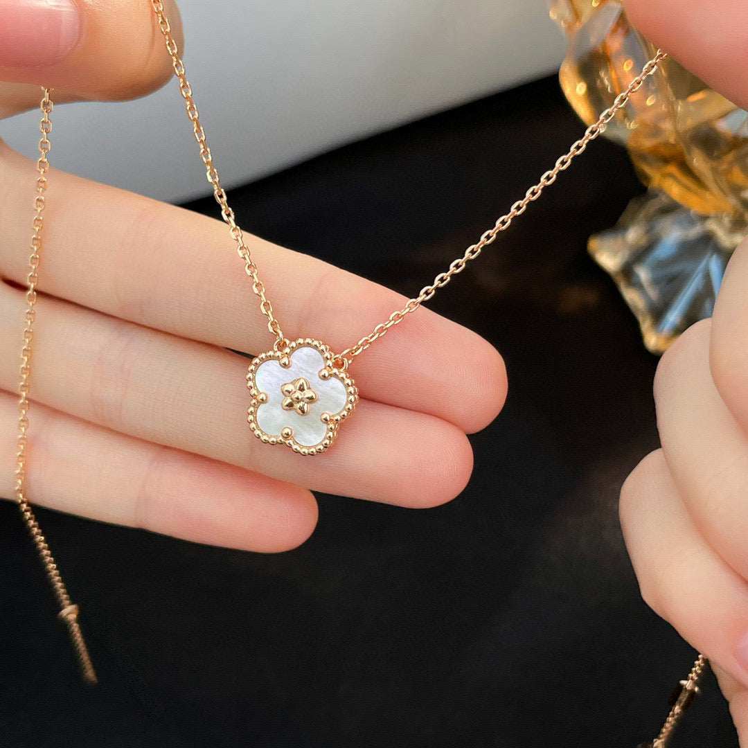 [Resenly Jewelry]LUCKY  WHITE MOP  PLUM BLOSSOM NECKLACE