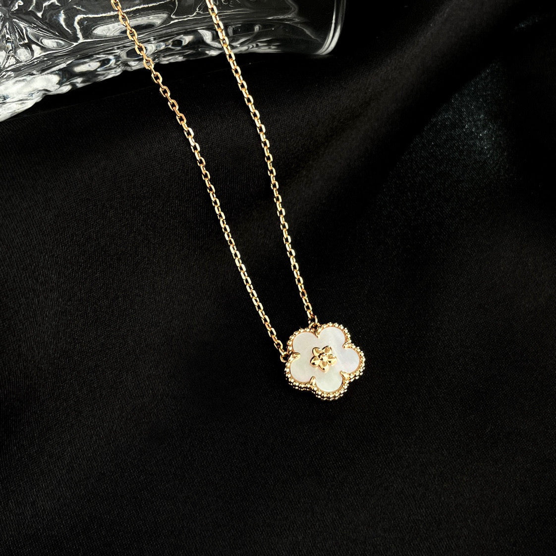 [Resenly Jewelry]LUCKY  WHITE MOP  PLUM BLOSSOM NECKLACE