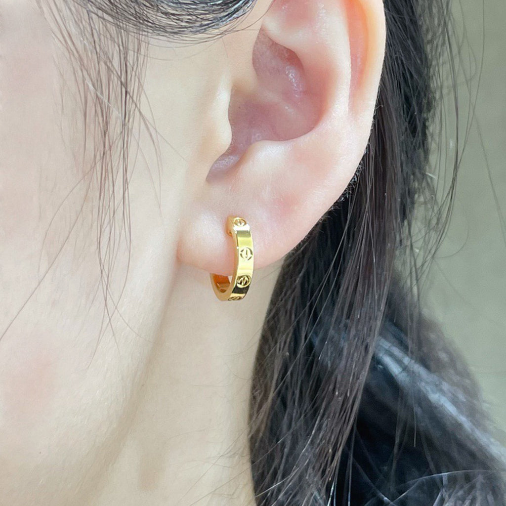 {
  "Resenly Jewelry": "Resenly Jewelry",
  "LOVE EARRINGS 2.65 MM NO DIAMOND SMALL": "LOVE イヤリング 2.65 MM ダイヤモンドなし スモール"
}