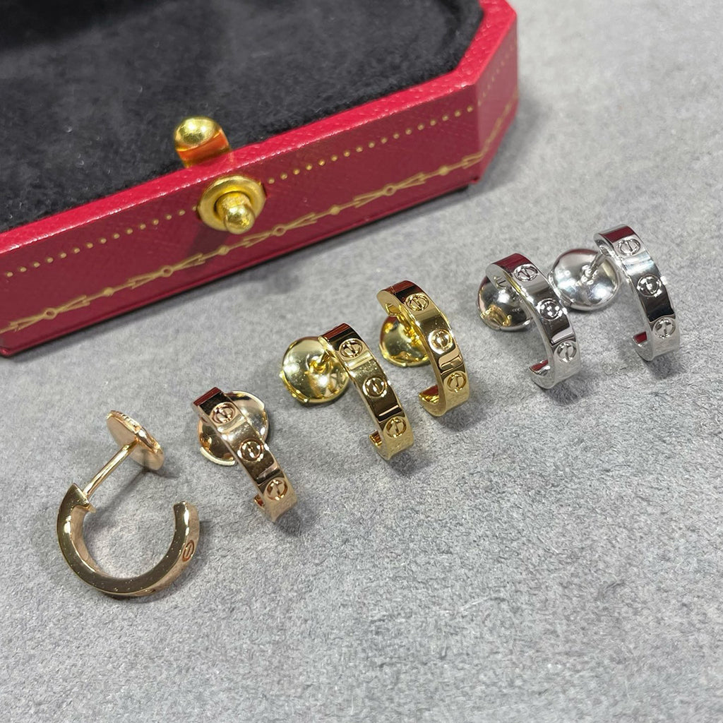 {
  "Resenly Jewelry": "Resenly Jewelry",
  "LOVE EARRINGS 2.65 MM NO DIAMOND SMALL": "LOVE イヤリング 2.65 MM ダイヤモンドなし スモール"
}