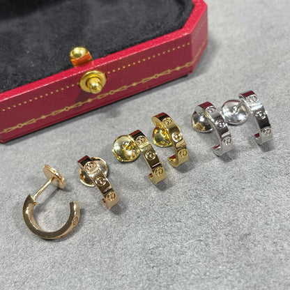 {
  "Resenly Jewelry": "Resenly Jewelry",
  "LOVE EARRINGS 2.65 MM NO DIAMOND SMALL": "LOVE イヤリング 2.65 MM ダイヤモンドなし スモール"
}