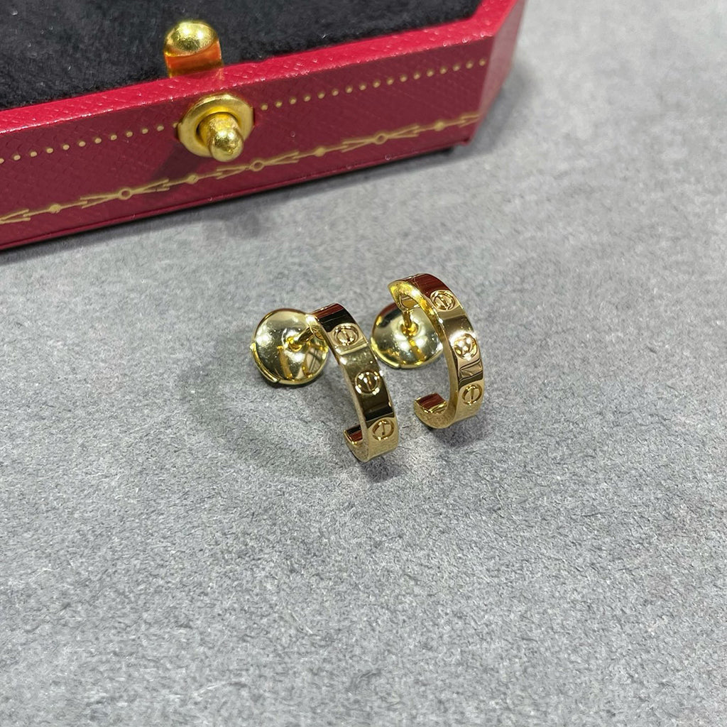 {
  "Resenly Jewelry": "Resenly Jewelry",
  "LOVE EARRINGS 2.65 MM NO DIAMOND SMALL": "LOVE イヤリング 2.65 MM ダイヤモンドなし スモール"
}