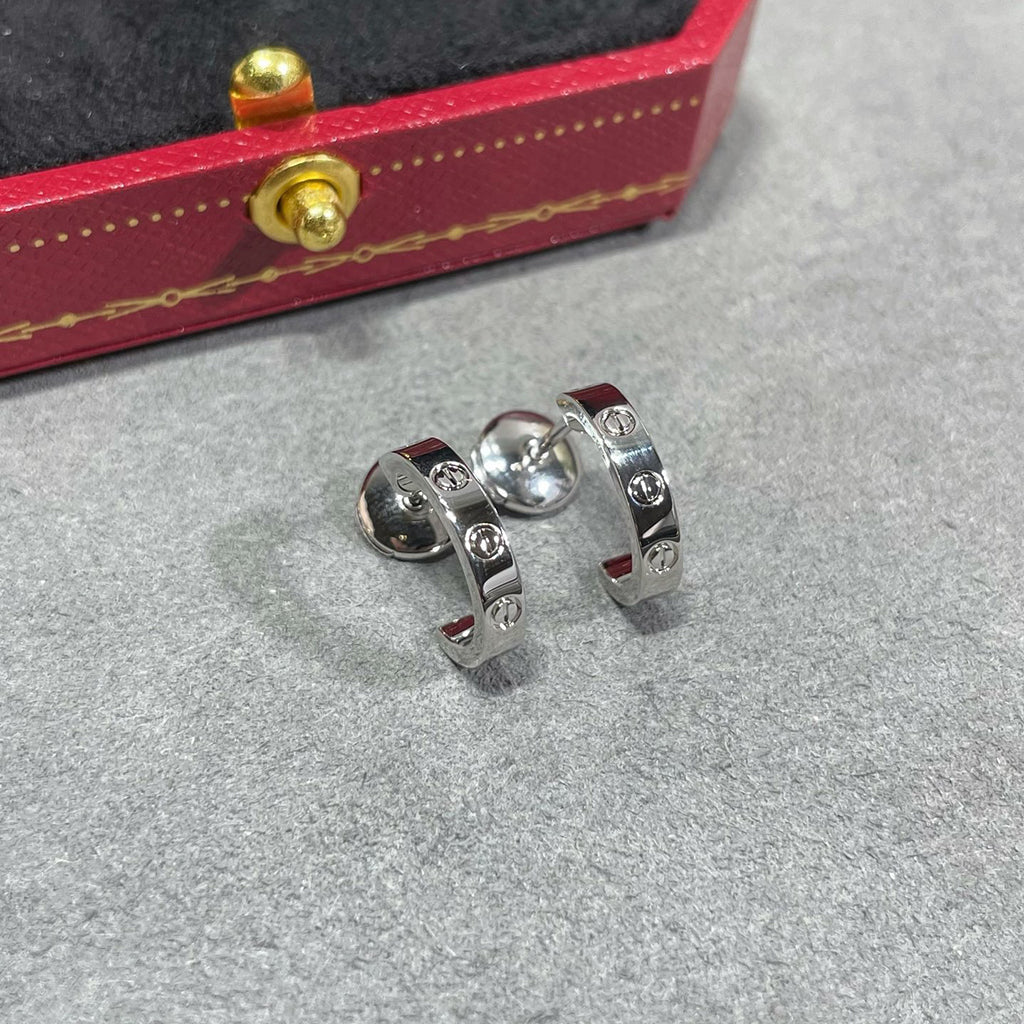 {
  "Resenly Jewelry": "Resenly Jewelry",
  "LOVE EARRINGS 2.65 MM NO DIAMOND SMALL": "LOVE イヤリング 2.65 MM ダイヤモンドなし スモール"
}