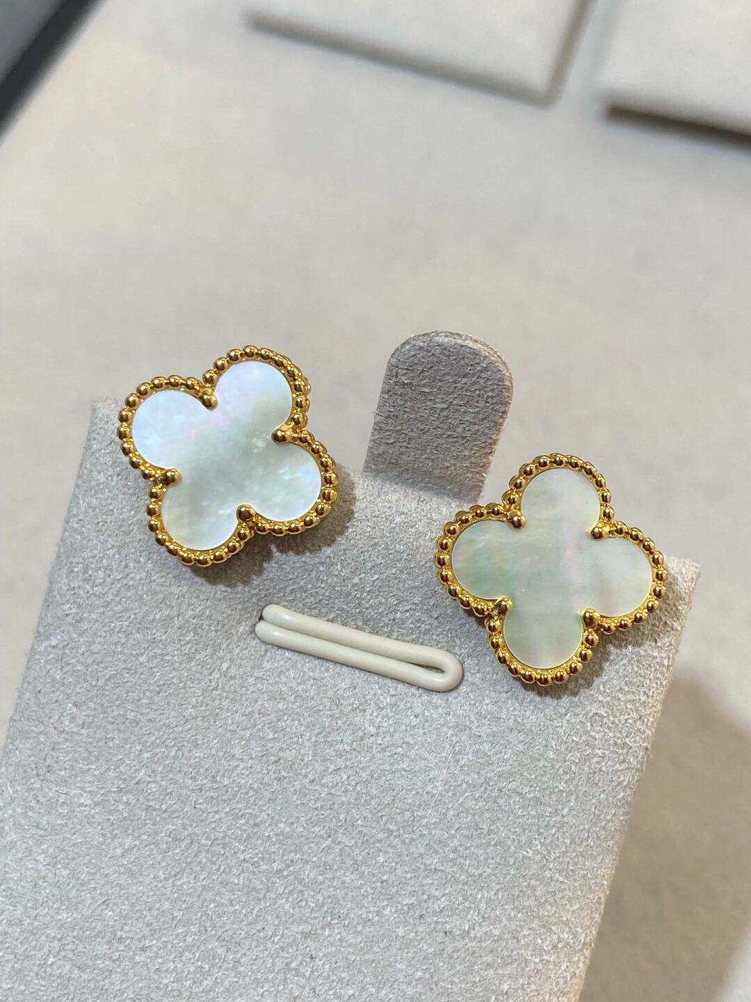 [Resenly Jewelry] CLOVER LARGE (20mm) 1 MOTIFS WHITE MOP STUD EARRINGS