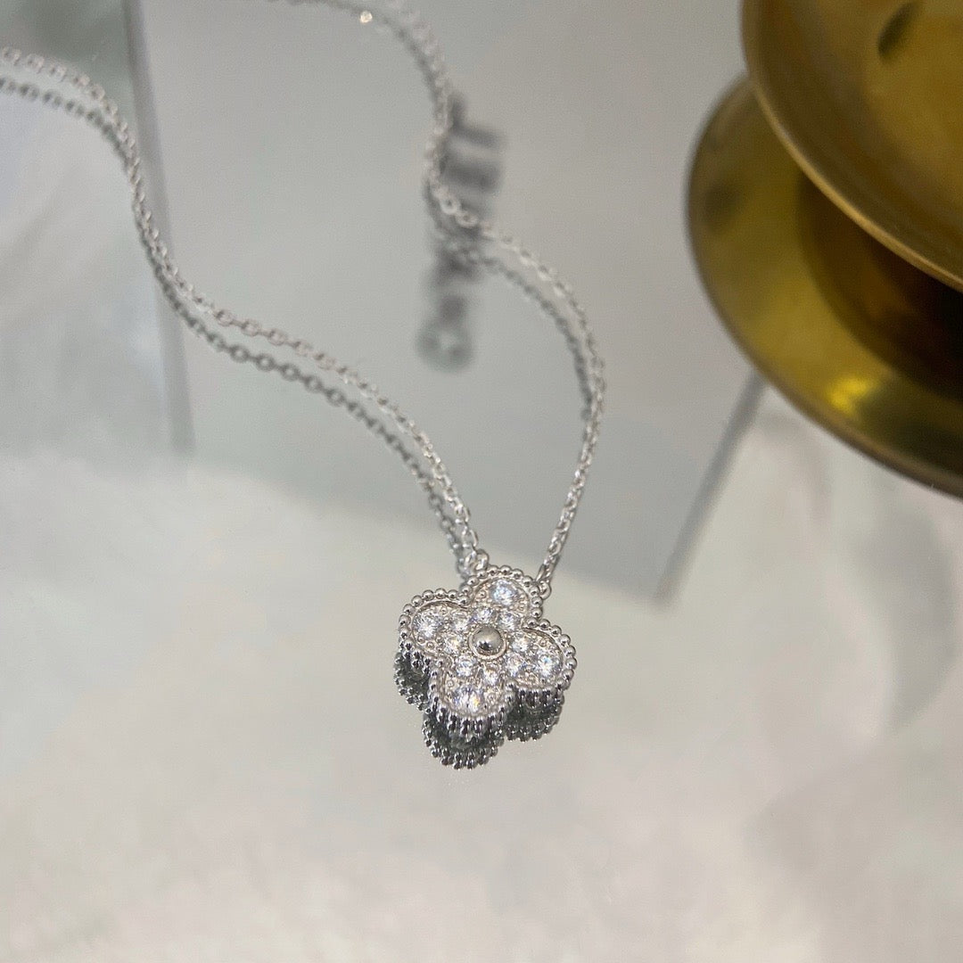 {"[Resenly Jewelry]CLOVER 15MM DIAMOND SINGLE FLOWER NECKLACE": "【Resenly Jewelry】クローバー 15MM ダイヤモンド シングル フラワー ネックレス"}