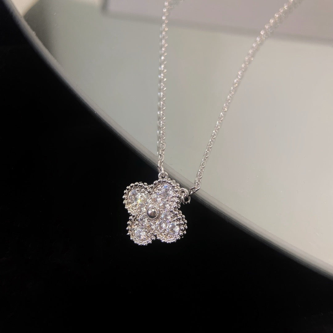 {"[Resenly Jewelry]CLOVER 15MM DIAMOND SINGLE FLOWER NECKLACE": "【Resenly Jewelry】クローバー 15MM ダイヤモンド シングル フラワー ネックレス"}