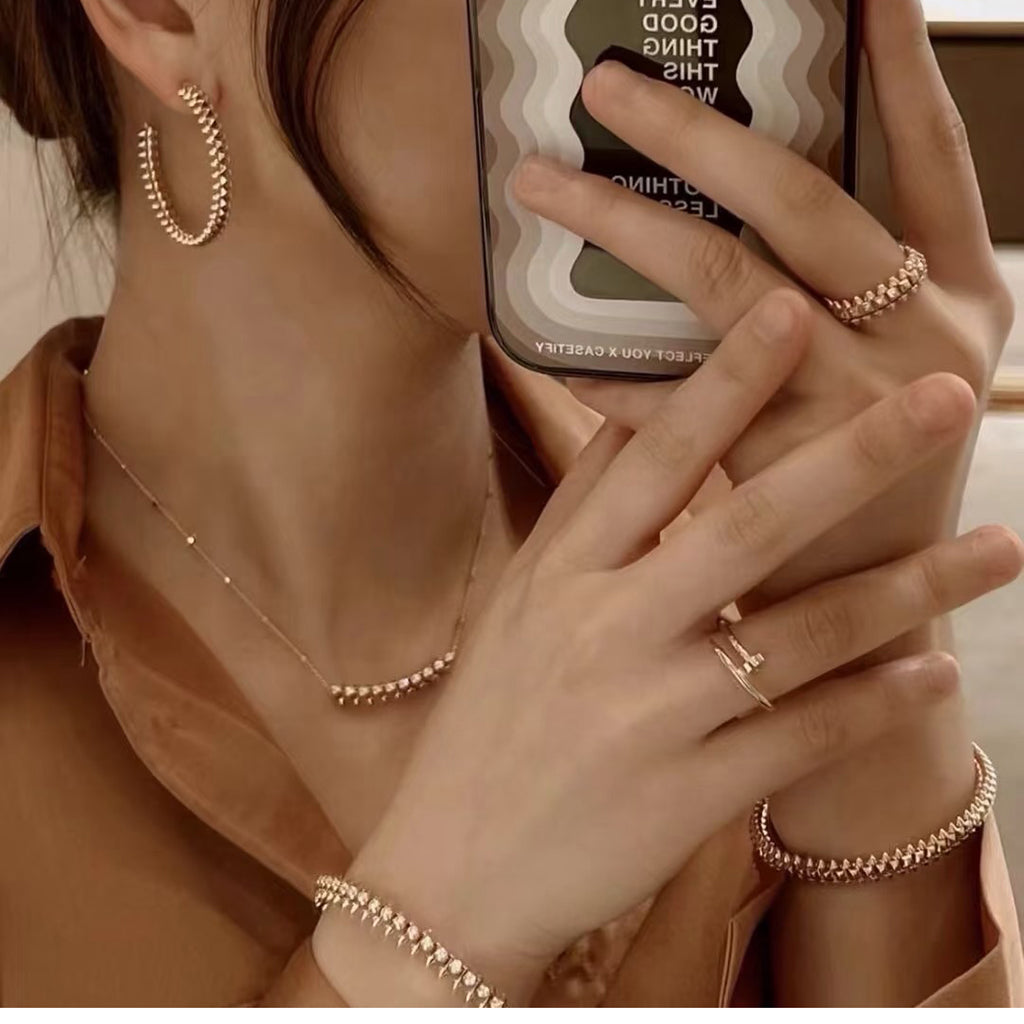 {
"Resenly Jewelry": "Resenly Jewelry",
"CLASH  BRACELET 8MM DIAMONDS": "CLASH ブレスレット 8MM ダイヤモンド"
}