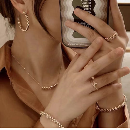 {
"Resenly Jewelry": "Resenly Jewelry",
"CLASH  BRACELET 8MM DIAMONDS": "CLASH ブレスレット 8MM ダイヤモンド"
}