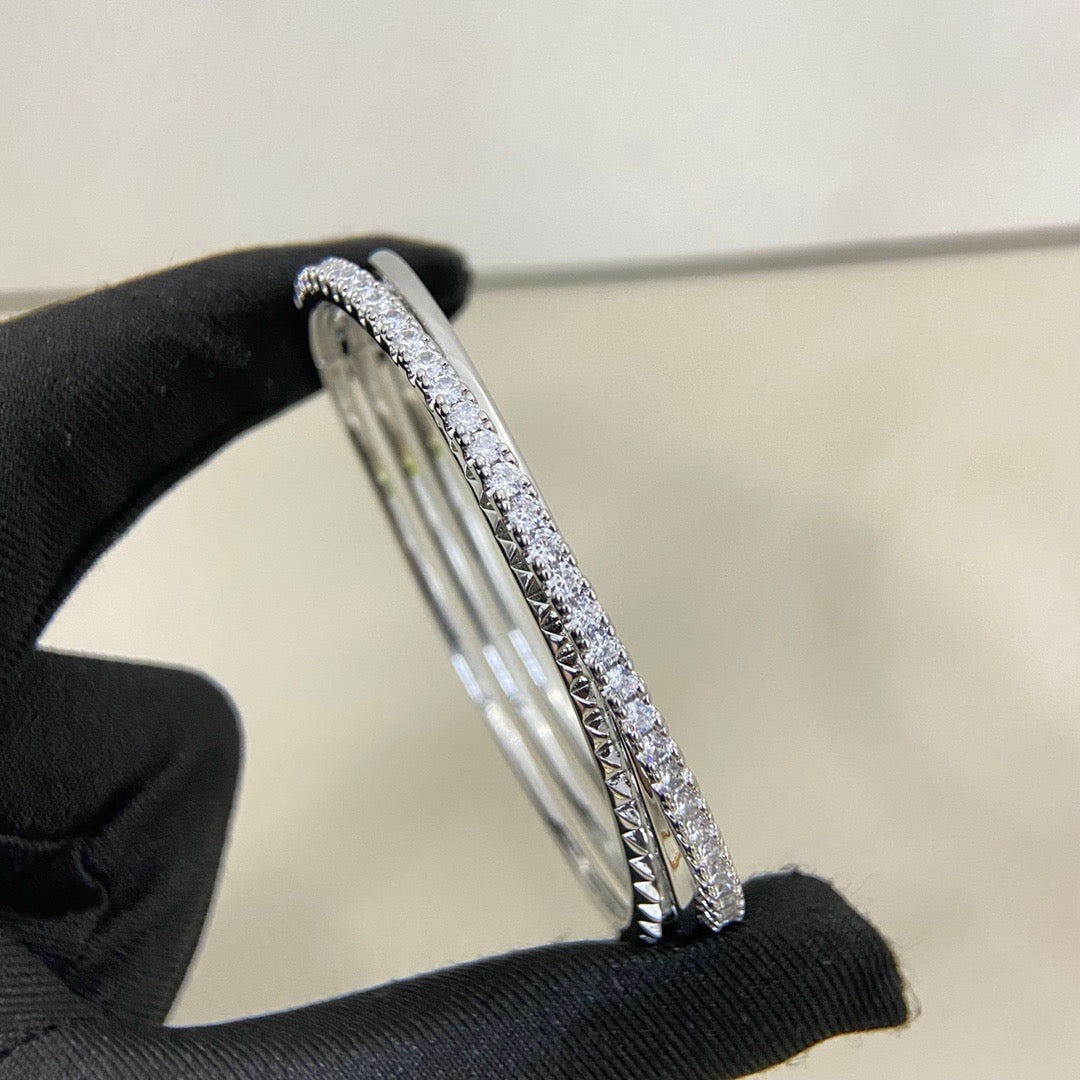 {
  "Resenly Jewelry": "レゼンリー・ジュエリー",
  "ETINCELLE HALF-PAVED DIAMOND BRACELET": "エタンセル ハーフパヴェ ダイヤモンド ブレスレット"
}