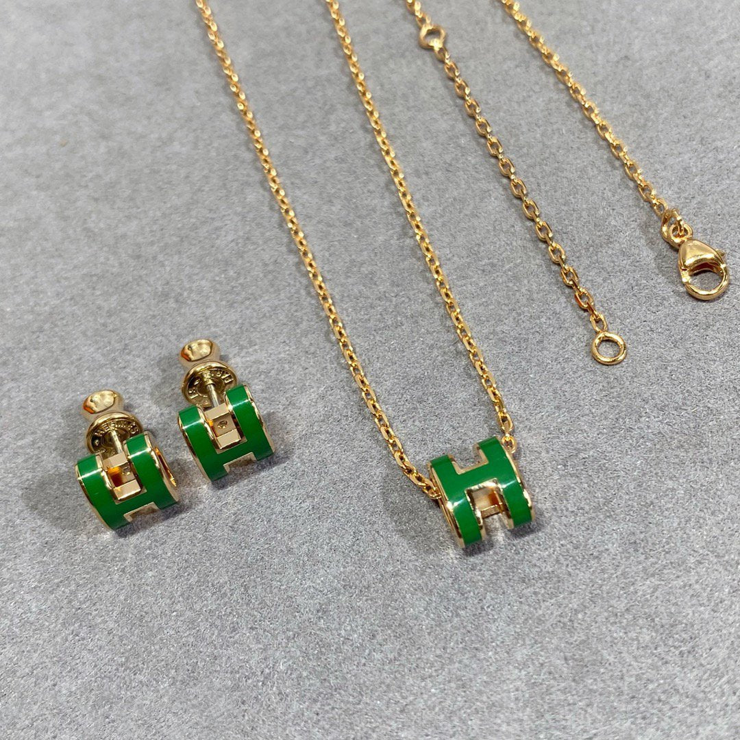 {
  "Resenly Jewelry": "Resenly Jewelry",
  "POP H GREEN NECKLACE SILVER AND GOLD": "POP H グリーンネックレス シルバー＆ゴールド"
}