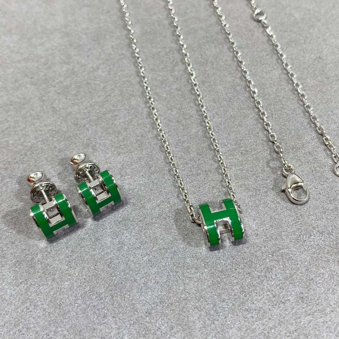 {
  "Resenly Jewelry": "Resenly Jewelry",
  "POP H GREEN NECKLACE SILVER AND GOLD": "POP H グリーンネックレス シルバー＆ゴールド"
}