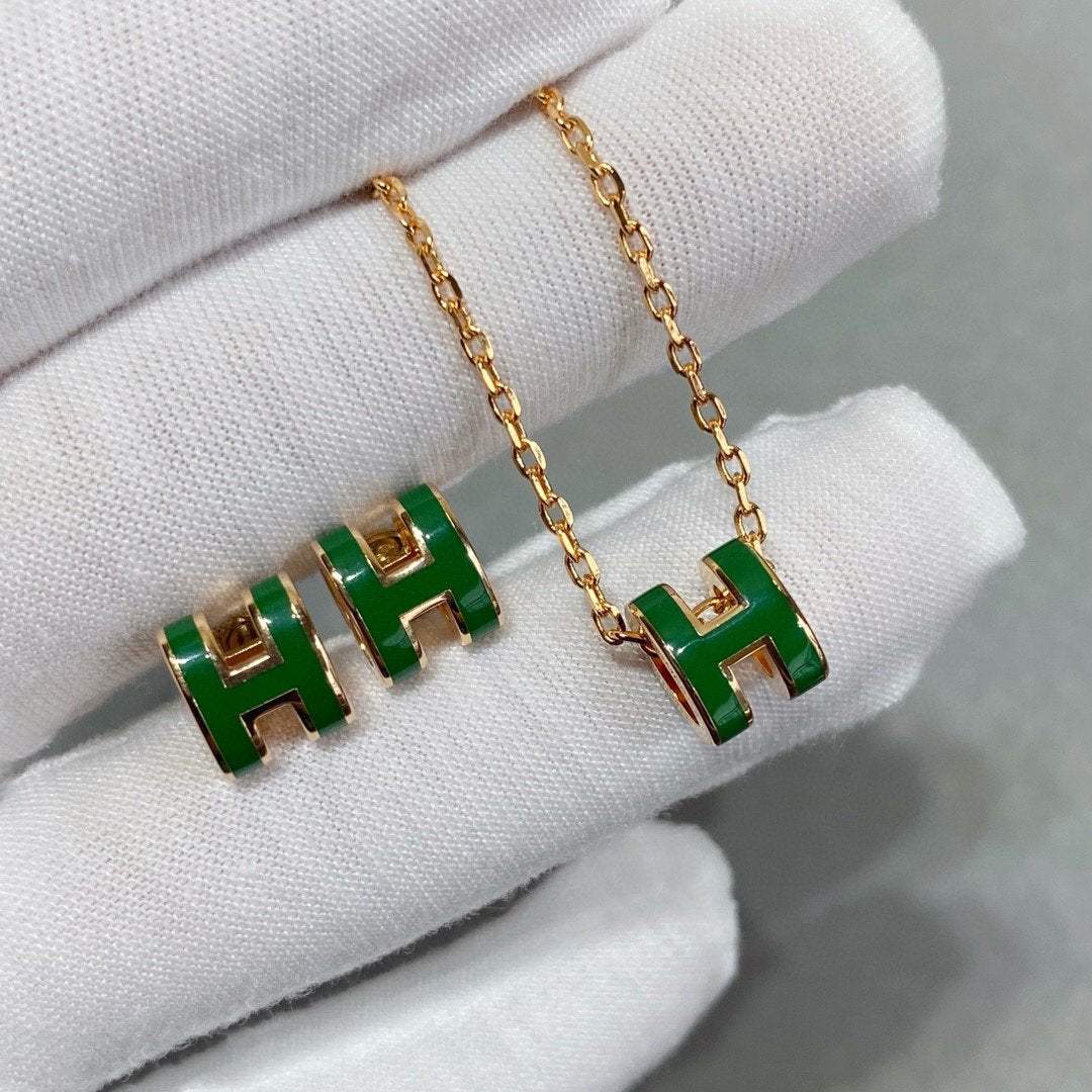 {
  "Resenly Jewelry": "Resenly Jewelry",
  "POP H GREEN NECKLACE SILVER AND GOLD": "POP H グリーンネックレス シルバー＆ゴールド"
}