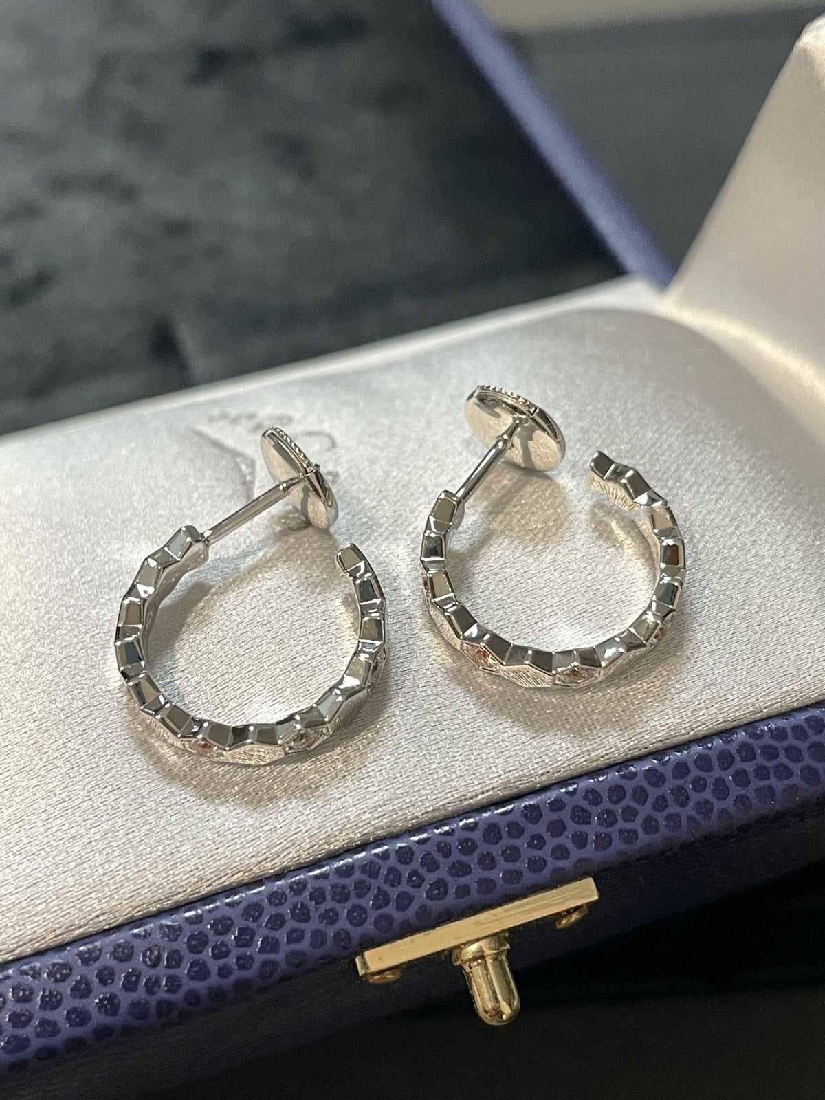 [Resenly Jewelry] 透かし彫り 四つ葉のクローバー フラワー型リング