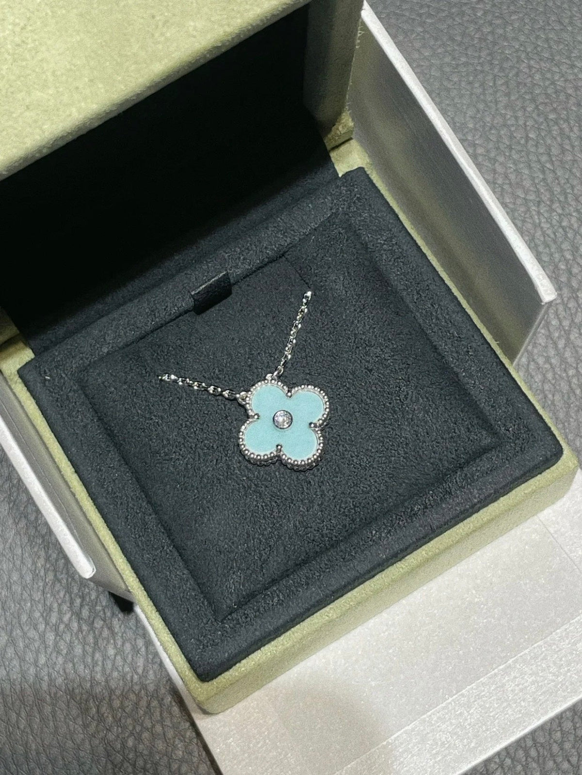 [Resenly Jewelry]クローバー 1 ダイヤモンド ライトブルー シルバーネックレス