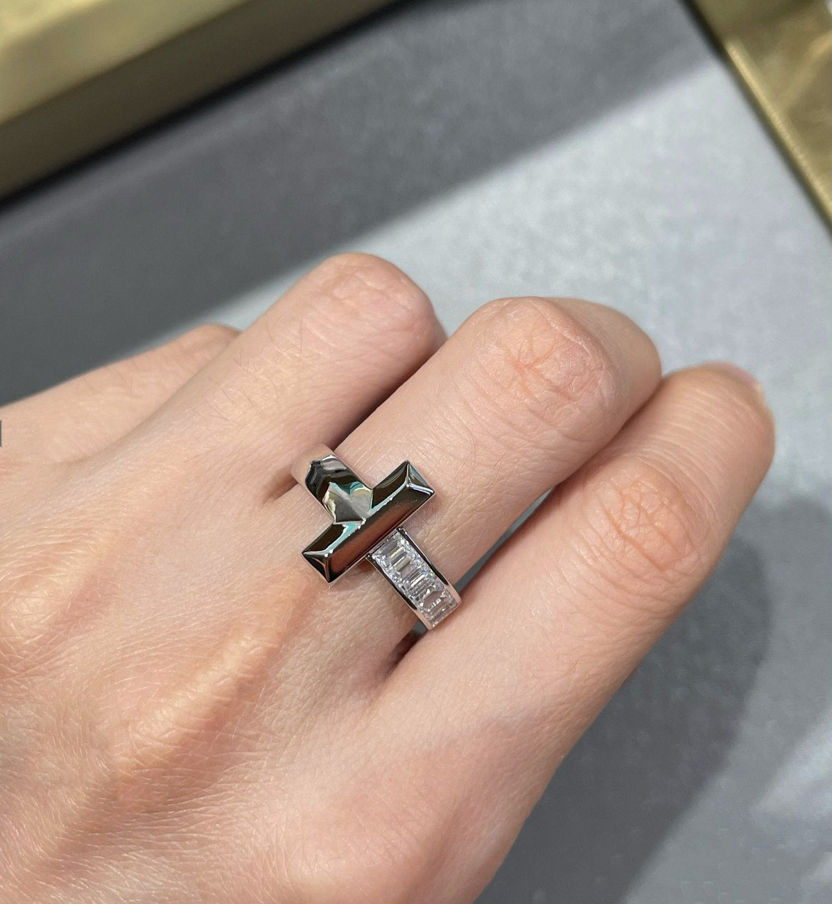 {
  "Resenly Jewelry": "Resenly Jewelry",
  "T1 WIDE 4.5MM DIAMOND RING": "T1 ワイド 4.5MM ダイヤモンドリング"
}