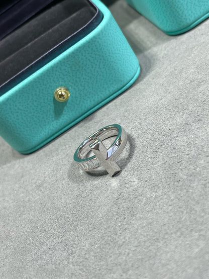 {
  "Resenly Jewelry": "Resenly Jewelry",
  "T1 WIDE 4.5MM DIAMOND RING": "T1 ワイド 4.5MM ダイヤモンドリング"
}