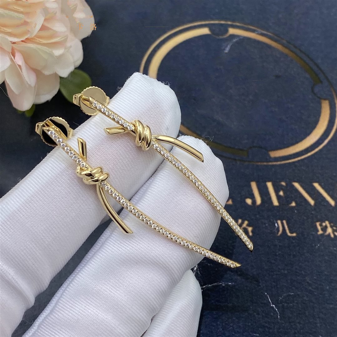 {
  "Resenly Jewelry": "Resenly Jewelry",
  "KNOT DROP EARRINGS IN YELLOW GOLD WITH DIAMONDS": "ノット ドロップ イヤリング（イエローゴールド、ダイヤモンド）"
}